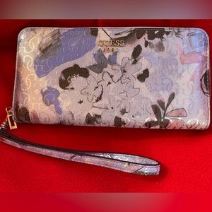 Beautiful Guess wristlet NEW